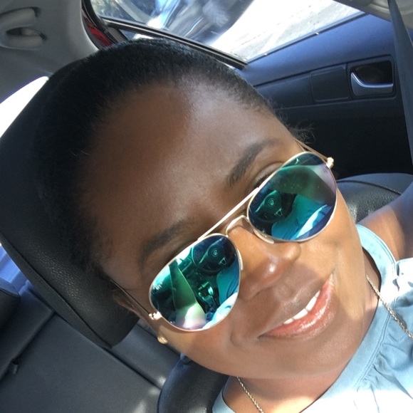 Meet your Posher, Sara - Picture 1 of 1